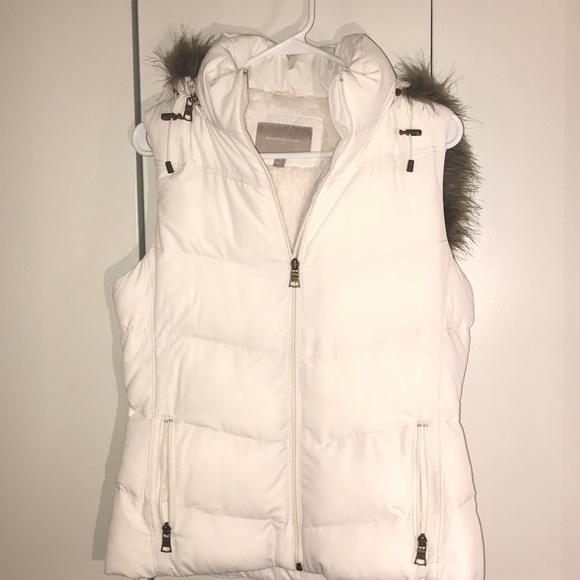 Banana Republic Jackets & Blazers - Banana Republic White Puffer Vest